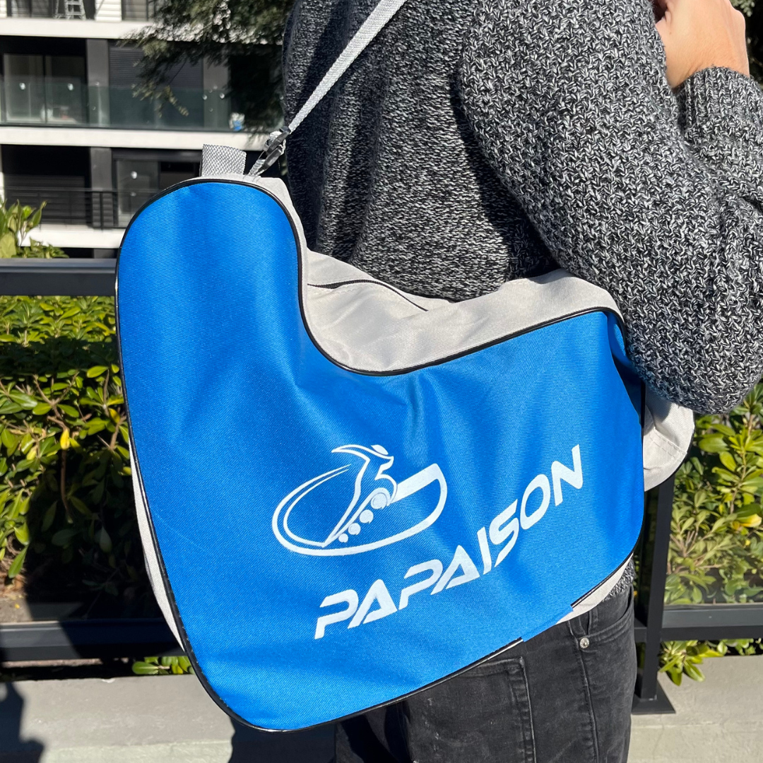 bolso azul puesto bien